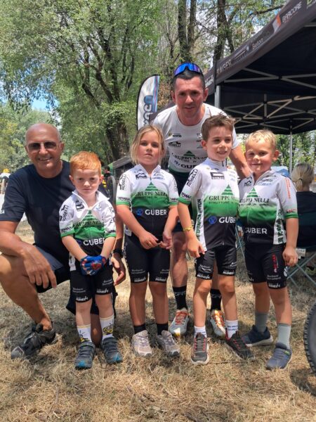 maestri da sx Cesare Calefato e Enrico Bordiga con i 4 mini bikers